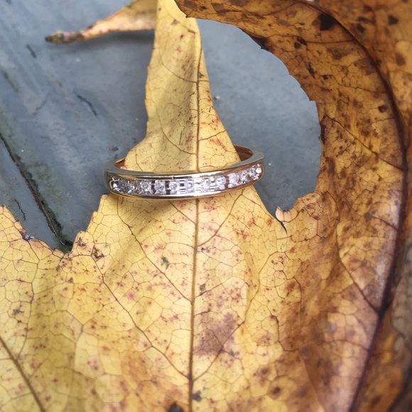 11 Diamonds in 10kt Gold - Picture 4 of 11